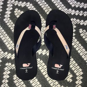 Vineyard vines flip flops